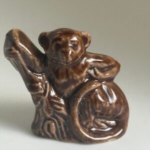 Wade Whimsies Lemur Langur Figurine Brown Glossy Porcelain England